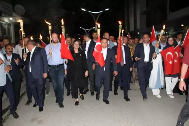 'Malazgirt şehitleri' anısına fener alayı 'Malazgirt şehitleri' anısına fener alayı