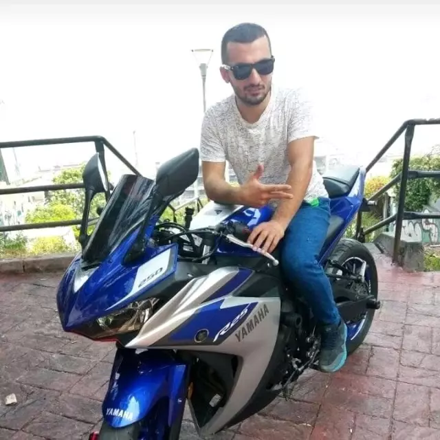 (Özel) Kazada kepçenin dişlisine saplanan motosikletli genç ağır yaralandı (Özel) Kazada kepçenin dişlisine saplanan motosikletli genç ağır yaralandı