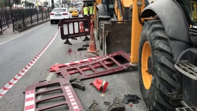 (Özel) Kazada kepçenin dişlisine saplanan motosikletli genç ağır yaralandı (Özel) Kazada kepçenin dişlisine saplanan motosikletli genç ağır yaralandı