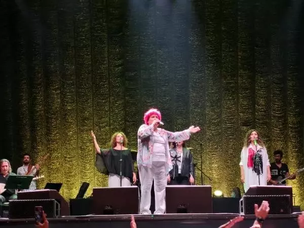 Selda bağcan'dan istanbul'da muhteşem konser