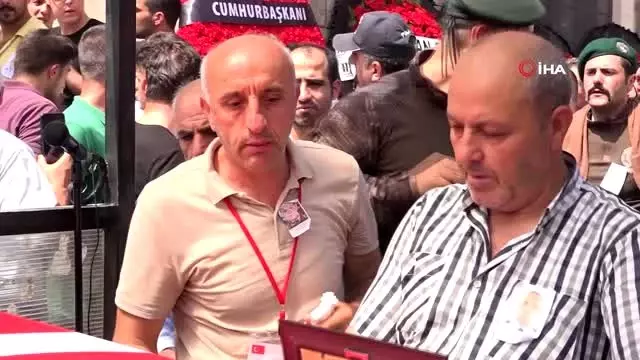 Zırhlı aracın devrilmesi sonucu şehit düşen polis memuru Akın Çelebi, son yolculuğuna uğurlandı Zırhlı aracın devrilmesi sonucu şehit düşen polis memuru Akın Çelebi, son yolculuğuna uğurlandı