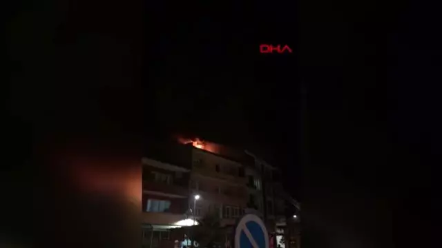 4 katlı binanın çatı katı yandı 1 kişi dumandan etkilendi