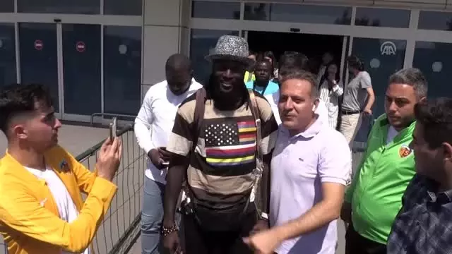 Adebayor Kayseri'ye geldi