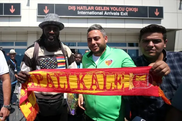Adebayor Kayseri'ye geldi