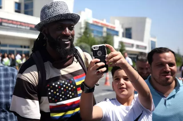 Adebayor Kayseri'ye geldi