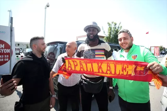 Adebayor Kayseri'ye geldi