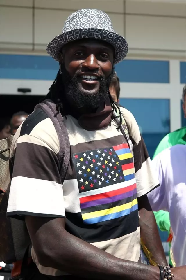 Adebayor Kayseri'ye geldi
