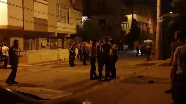 Balkonda otururken başından vurulan kadın ağır yaralandı Balkonda otururken başından vurulan kadın ağır yaralandı