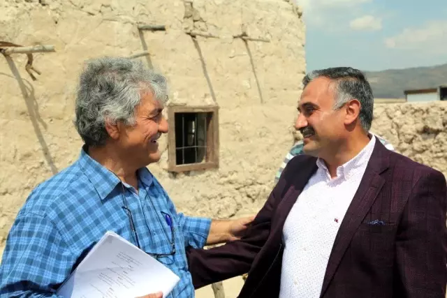 Başkan Cabbar 'Süveyda' film setini ziyaret etti Başkan Cabbar 'Süveyda' film setini ziyaret etti