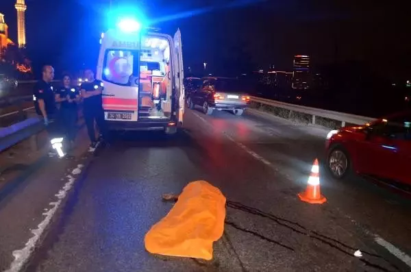 Beylikdüzü'nde yolun karşısına geçmeye çalışan gence lüks cip çarptı Beylikdüzü'nde yolun karşısına geçmeye çalışan gence lüks cip çarptı