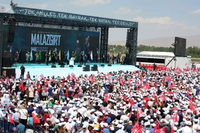 Cumhurbaşkanı Erdoğan: 'Müslümanlara yönelik saldırılar devam ediyor' Cumhurbaşkanı Erdoğan: 'Müslümanlara yönelik saldırılar devam ediyor'