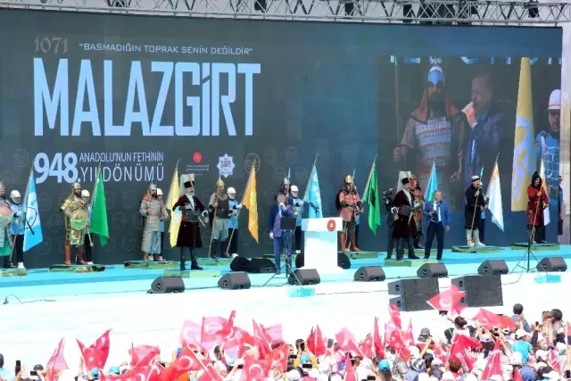 Cumhurbaşkanı Erdoğan: 'Müslümanlara yönelik saldırılar devam ediyor' Cumhurbaşkanı Erdoğan: 'Müslümanlara yönelik saldırılar devam ediyor'