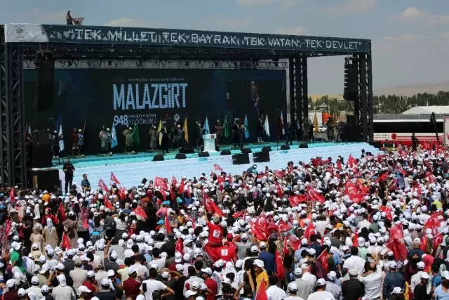 Cumhurbaşkanı Erdoğan: 'Müslümanlara yönelik saldırılar devam ediyor' Cumhurbaşkanı Erdoğan: 'Müslümanlara yönelik saldırılar devam ediyor'