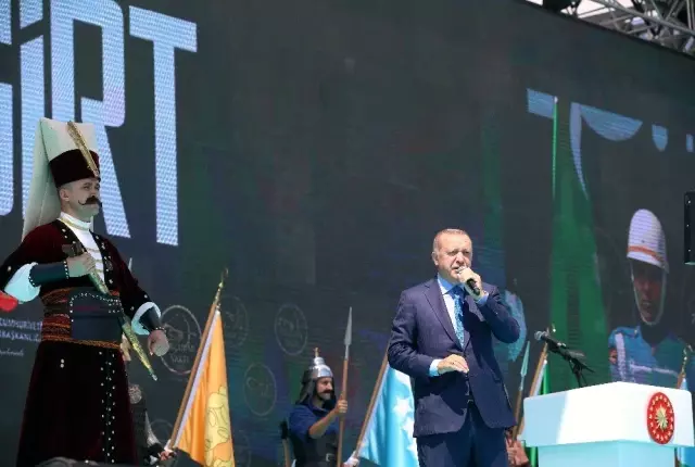 Cumhurbaşkanı Erdoğan: 'Müslümanlara yönelik saldırılar devam ediyor' Cumhurbaşkanı Erdoğan: 'Müslümanlara yönelik saldırılar devam ediyor'