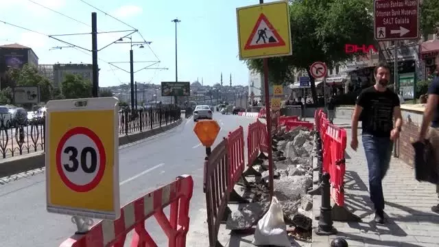 İş makinesinin kepçesinin yaraladığı motosikletli yoğun bakımda İş makinesinin kepçesinin yaraladığı motosikletli yoğun bakımda