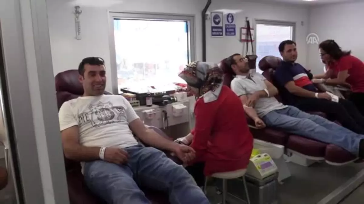 Kan toplama tırı Siirt'e