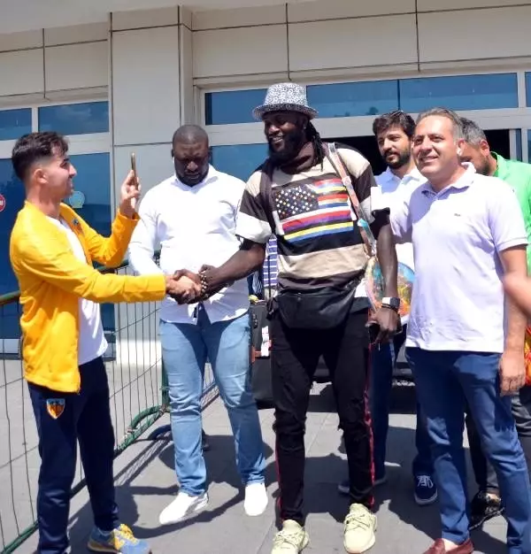 Kayserispor'un yeni transferi adebayor kayseri'de
