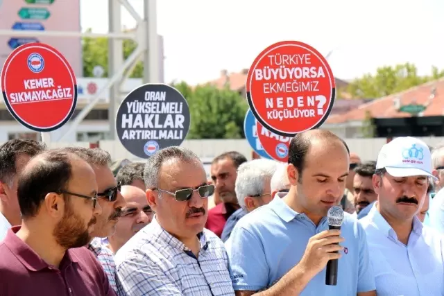 Memur-Sen, Kırşehir'de 'Emeğe saygı' açıklaması yaptı Memur-Sen, Kırşehir'de 'Emeğe saygı' açıklaması yaptı