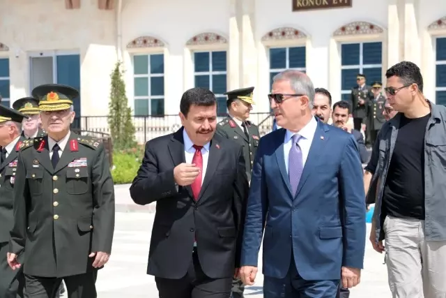 Milli Savunma Bakanı Akar, 3'üncü Ordu Komutanlığı'nda ki devir teslim törenine katıldı Milli Savunma Bakanı Akar, 3'üncü Ordu Komutanlığı'nda ki devir teslim törenine katıldı