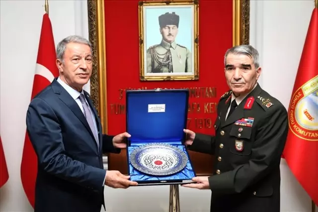 Milli Savunma Bakanı Akar, 3'üncü Ordu Komutanlığı'nda ki devir teslim törenine katıldı Milli Savunma Bakanı Akar, 3'üncü Ordu Komutanlığı'nda ki devir teslim törenine katıldı