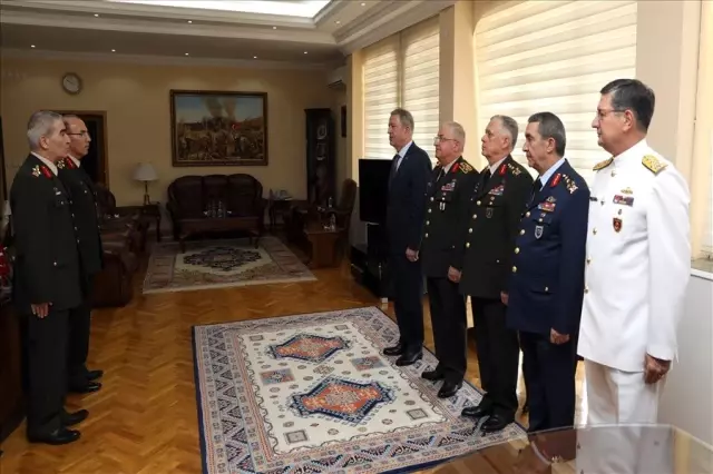 Milli Savunma Bakanı Akar, 3'üncü Ordu Komutanlığı'nda ki devir teslim törenine katıldı Milli Savunma Bakanı Akar, 3'üncü Ordu Komutanlığı'nda ki devir teslim törenine katıldı