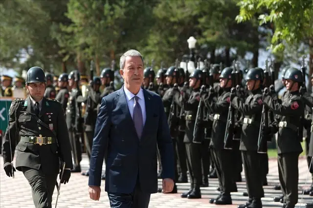 Milli Savunma Bakanı Akar, 3'üncü Ordu Komutanlığı'nda ki devir teslim törenine katıldı Milli Savunma Bakanı Akar, 3'üncü Ordu Komutanlığı'nda ki devir teslim törenine katıldı