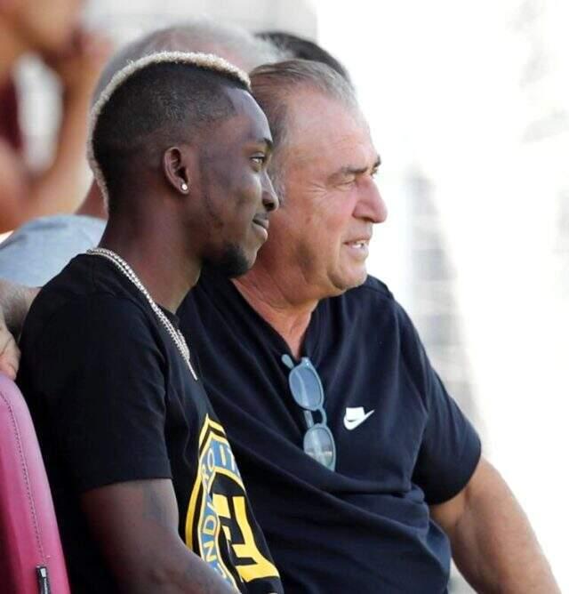 Onyekuru, Galatasaray idmanını ziyaret etti!