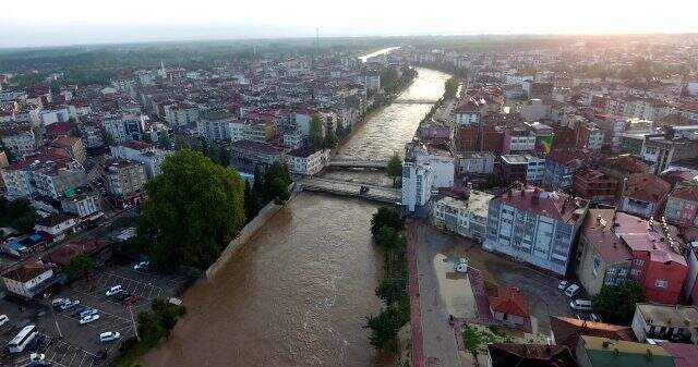 Terme'de sel çiftçiyi vurdu, zarar 250 milyon TL