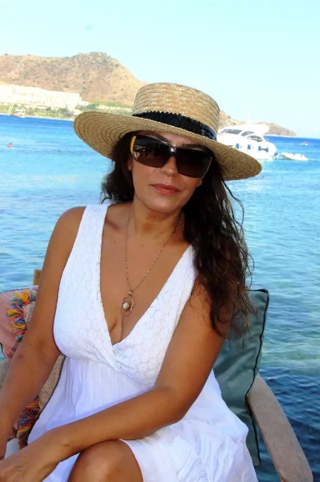 Yeşim Salkım: 'Aleyna Tilki arada saçmalıyor' Yeşim Salkım: 'Aleyna Tilki arada saçmalıyor'