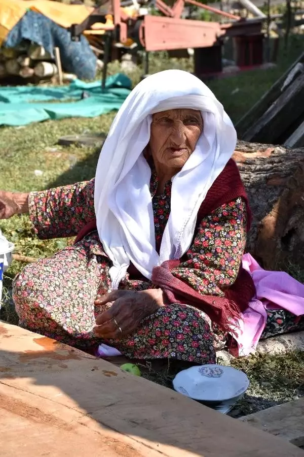 105 yaşındaki sabayi ninenin uzun yaşamının sırrı manda yoğurdu 105 yaşındaki sabayi ninenin uzun yaşamının sırrı manda yoğurdu