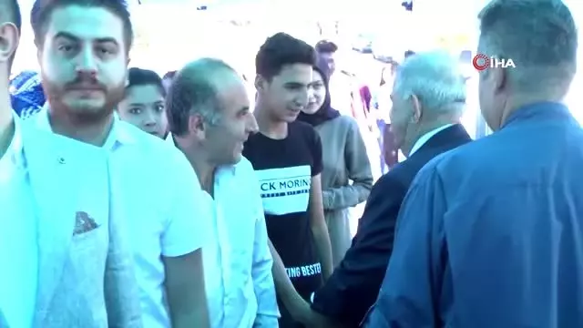 AK Parti'li Ünal, üniversiteyi kazanan gençlerle buluştu AK Parti'li Ünal, üniversiteyi kazanan gençlerle buluştu