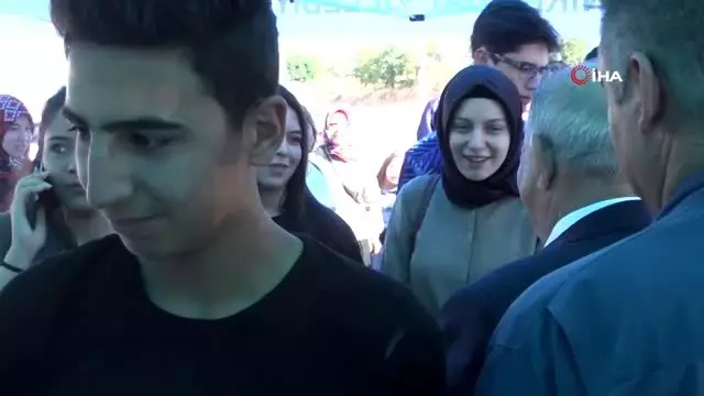 AK Parti'li Ünal, üniversiteyi kazanan gençlerle buluştu AK Parti'li Ünal, üniversiteyi kazanan gençlerle buluştu