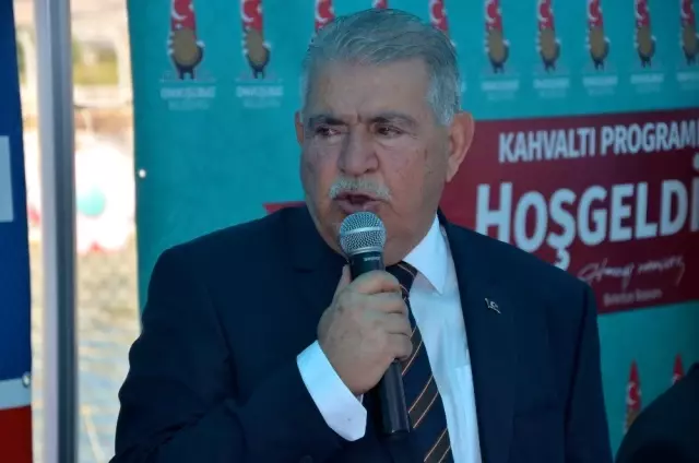 AK Parti'li Ünal, üniversiteyi kazanan gençlerle buluştu AK Parti'li Ünal, üniversiteyi kazanan gençlerle buluştu