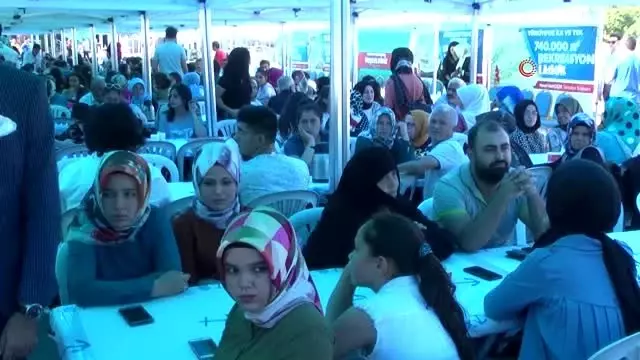 AK Parti'li Ünal, üniversiteyi kazanan gençlerle buluştu AK Parti'li Ünal, üniversiteyi kazanan gençlerle buluştu