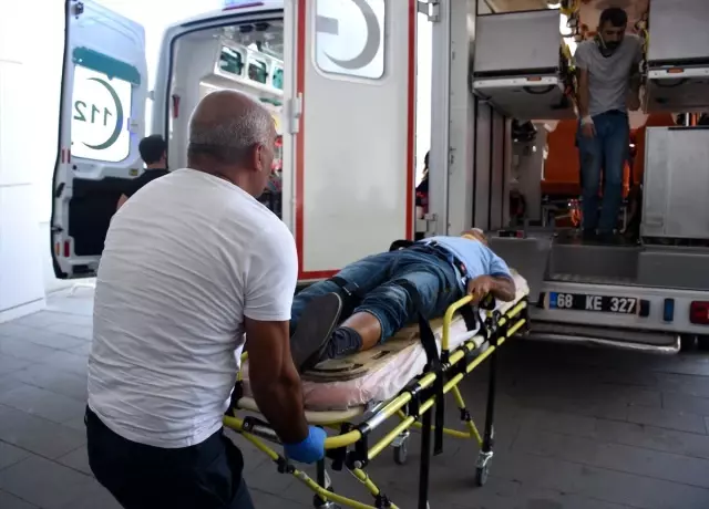 Aksaray'da iki otomobil çarpıştı: 7 yaralı Aksaray'da iki otomobil çarpıştı: 7 yaralı