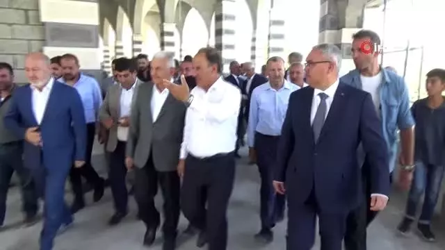 Binali Yıldırım, Muş'ta ziyaretlerde bulundu Binali Yıldırım, Muş'ta ziyaretlerde bulundu