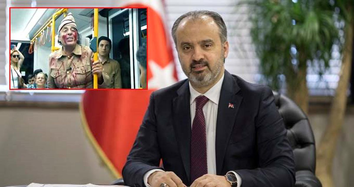 Bursa metrosunda tiyatro oyuncularının 30 Ağustos canlandırması yolcuları gözyaşlarına boğdu!