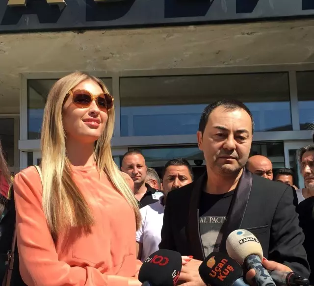 Chloe Loughnan, Serdar Ortaç'ı her yerden sildi Chloe Loughnan, Serdar Ortaç'ı her yerden sildi