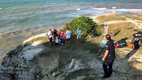 Denize atlarken kayalıkların arasına düşen tatilci öldü