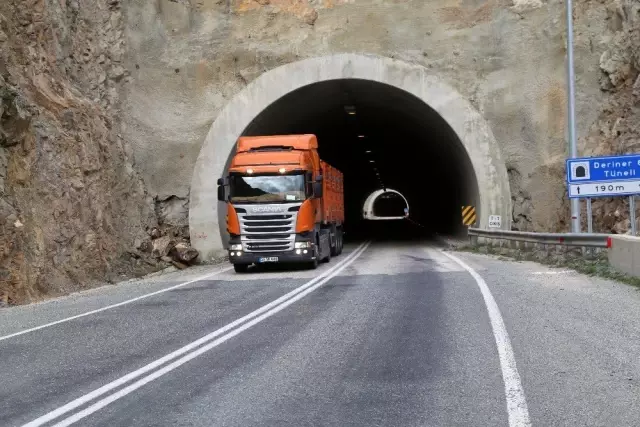 DSİ, Artvin'de 216 kilometre yol inşa etti DSİ, Artvin'de 216 kilometre yol inşa etti