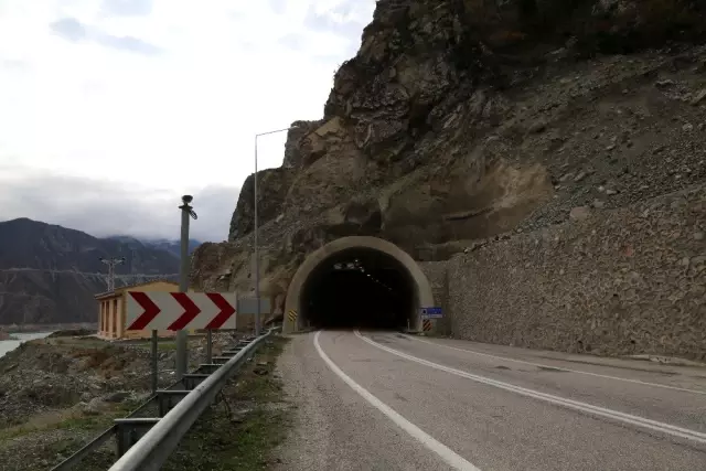 DSİ, Artvin'de 216 kilometre yol inşa etti DSİ, Artvin'de 216 kilometre yol inşa etti