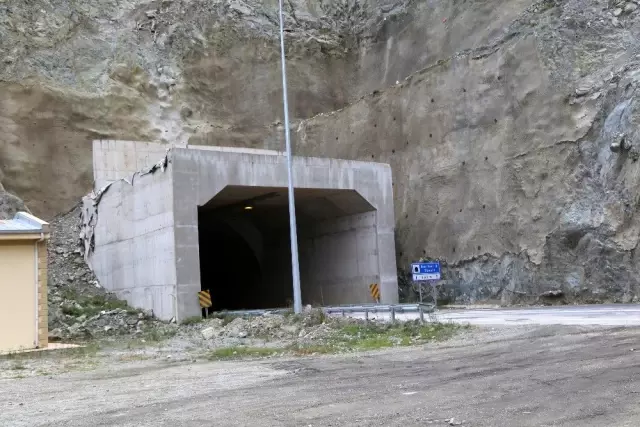 DSİ, Artvin'de 216 kilometre yol inşa etti DSİ, Artvin'de 216 kilometre yol inşa etti