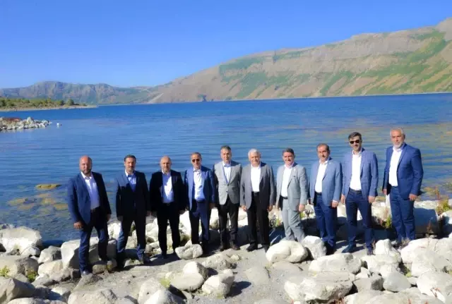 Eski Başbakanı Binali Yıldırım Tatvan'ı ziyaret etti Eski Başbakanı Binali Yıldırım Tatvan'ı ziyaret etti