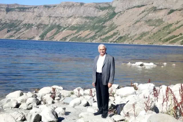 Eski Başbakanı Binali Yıldırım Tatvan'ı ziyaret etti Eski Başbakanı Binali Yıldırım Tatvan'ı ziyaret etti