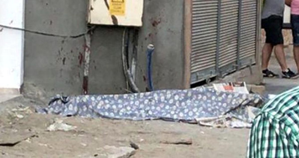 Eski hükümlü, sokak ortasında akrabasını orakla öldürdü