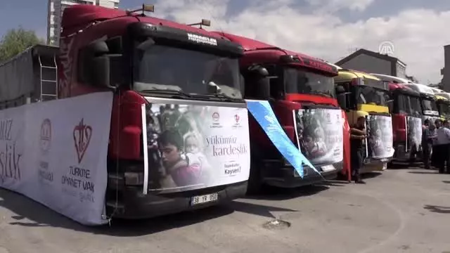 'Halep'te İnsanlık Ölmesin Kampanyası' 'Halep'te İnsanlık Ölmesin Kampanyası'