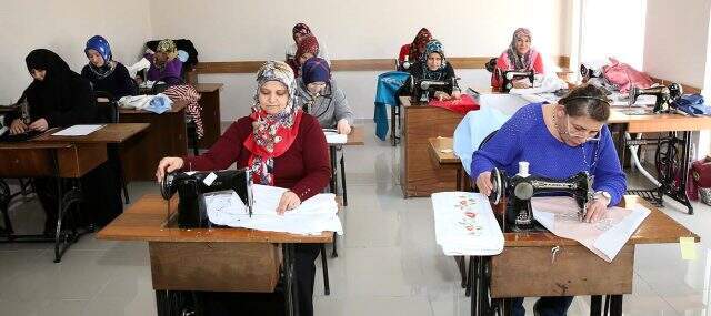 İBB, İSMEK'e 1676 öğretmen alacak