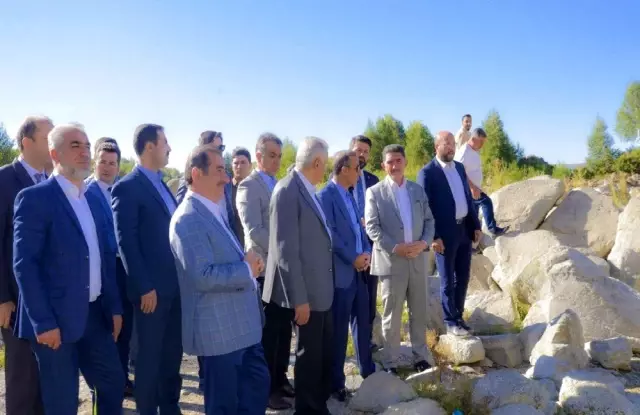 (Özel) Binali Yıldırım kendi kullandığı araçla Nemrut'a çıktı (Özel) Binali Yıldırım kendi kullandığı araçla Nemrut'a çıktı