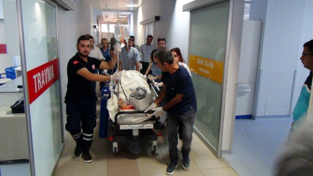 Ayrı yaşadığı eşini pompalı tüfekle vurup intihara kalkıştı