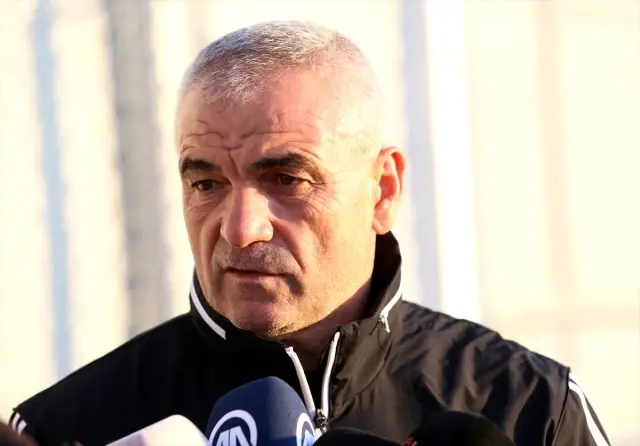 Rıza Çalımbay'dan hakem tepkisi Rıza Çalımbay'dan hakem tepkisi